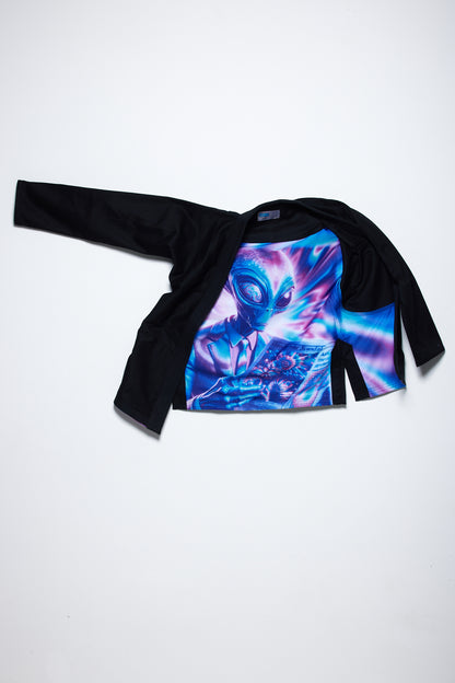Unisex Kimono – Alien Reading Newspaper