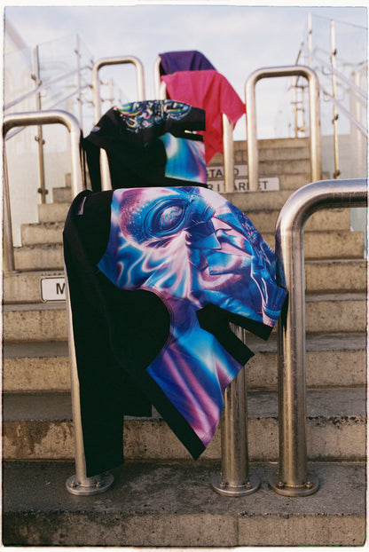 Unisex Kimono – Alien Reading Newspaper